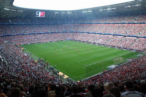 Allianz arena is a football stadium in munich, bavaria, germany with a 70,000 seating capacity for international matches and 75,000 for domestic matches. Стадионы мира - Альянц Арена (Allianz Arena)