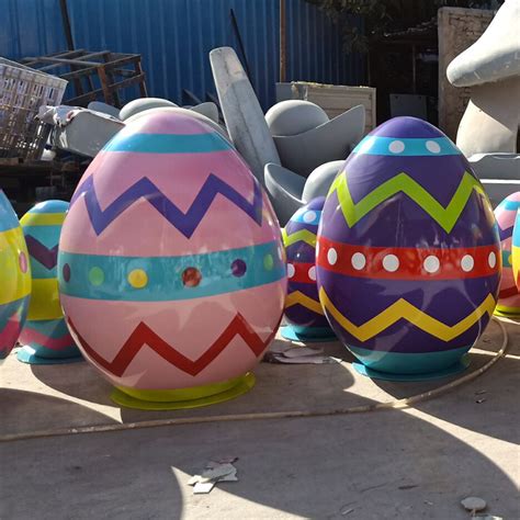 20 Large Outdoor Easter Eggs