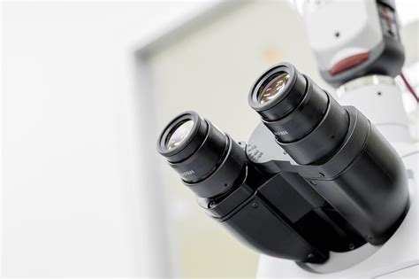 Bagian Mikroskop Yang Letaknya Paling Dekat Dengan Mata Adalah