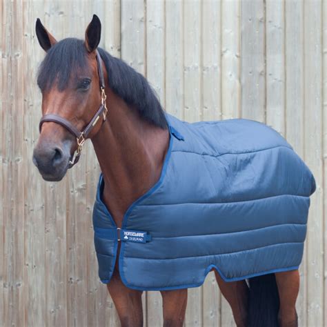 We have a great tradition of pioneering intelligent horse rugs and our product range includes a greater choice of high performance products than ever before. Horseware Liner / Unterdecke 200 g - DocHorse