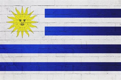 Bandera De Uruguay Pintada En Una Pared Foto Premium