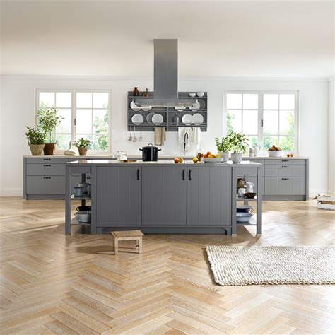 Landhausküche in 2020 | Landhausküche, Haus küchen, Inselküche Here are great ideas and inspiration for how to creat landhaus style in your home decor.