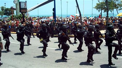 Prováveis manifestações em 7 de setembro ligam o sinal de alerta em órgãos responsáveis pela segurança do congresso e da esplanada. Desfile de 7 de Setembro em Fortaleza - 2011 - YouTube