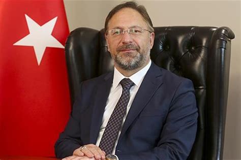 1987'de tefsir anabilim dalında kur'an'daki tekrarlar isimli teziyle yüksek lisansını. Diyanet İşleri Başkanlığına Prof. Dr. Ali Erbaş atandı...