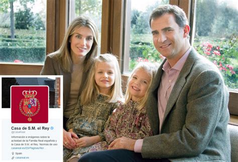 La casa real ha publicado su tradicional felicitación con una imagen de la princesa leonor y de la infanta sofía los miembros de la casa real española no quieren reunirse este año y, además, la. La Casa Real Española causa furor en Twitter | loc | EL MUNDO