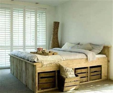 Cocok untuk kamu yang memiliki rumah yang tidak begitu luas. 16 Desain tempat tidur unik dari kayu pallet bekas ~ 1000 ...