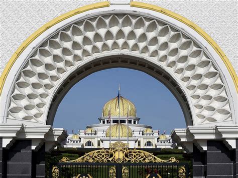 Ikuti laporan wartawan, ridhuan hussain. Mesyuarat Khas Majlis Raja-Raja Diharap Rungkai Kemelut ...