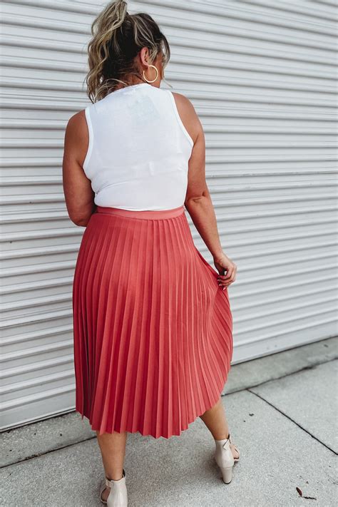 Level Up Pleated Dusty Coral Midi Skirt In 2022 Spring Outfits Casual