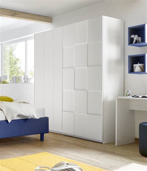 Gli armadi da esterno possono darci uno spazio maggiore per vivere la nostra casa e i nostri hobby, liberandoci allo stesso tempo dalle cose sgradevoli e antiestetiche che abbiamo in casa: Armadio ante scorrevoli per cameretta e camera da letto | Blog Outletarreda