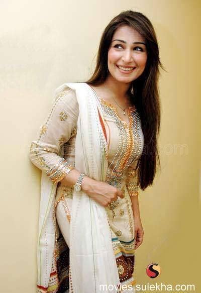 Amazing Photoshoot Of Pakistani Actress Reema Khan