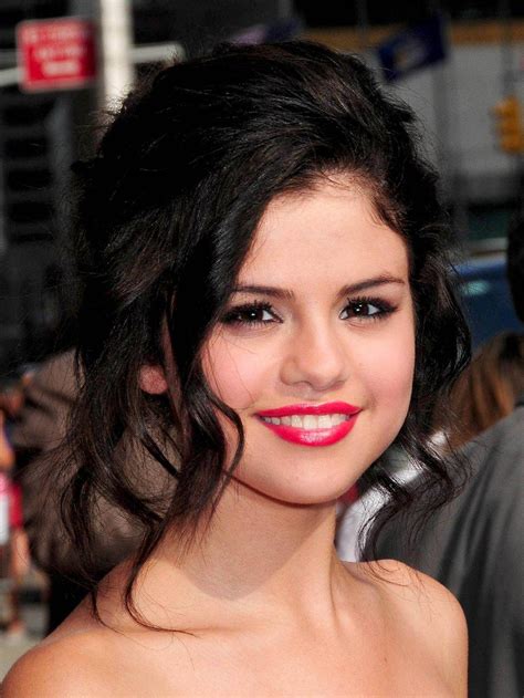 Selena Gomez Magazine September 2011 Red Lipstick Glamour Sunglasses