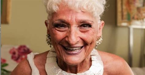 mujer de 83 años ha tenido más de 50 citas concertadas vía tinder