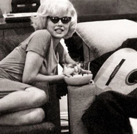 Treffen Mit Sandburg Unbekannte Fotos Von Marilyn Monroe Aufgetaucht