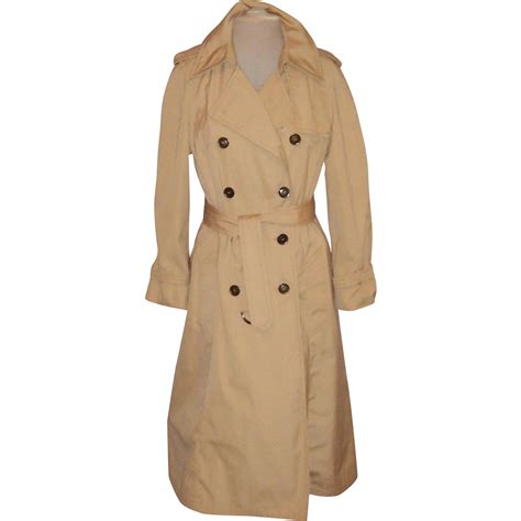 Classic Early 1970s London Fog Ladies Size 10 Trench Coat Made In