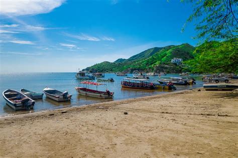 Sie müssen von irs gesagt haben, dass sie nicht genug steuern zahlen sie und sie können einen blick auf santa marta steuern nehmen, den genauen grund herauszufinden. SANTA MARTA, KOLUMBIEN - 10. OKTOBER 2017: Schöne Ansicht ...