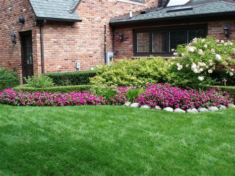 Image Result For Brick Townhouse Landscape Small Yard Landscaping