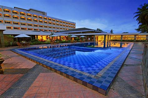 Selain itu, warga juga berperan aktif. 4 Hotel dengan Pemandangan Terkeren di Sumatera Barat ...