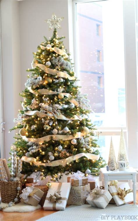 A Gorgeous Gold Silver And Glamorous Christmas Tree Elegant Christmas