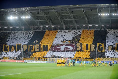 Eine treueschwur auf 450 metern länge. Vorverkauf für Heimspiel gegen Fürth ab 27.10.