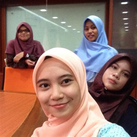 Sekolah vokasional atau kolej vokasional merupakan sekolah ataupun kolej yang menawarkan latihan kemahiran berbanding tawaran akademik. Photos at Kolej Komuniti Shah Alam - Community College in ...