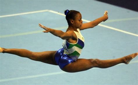 Brazil's daiane dos santos performs to waldir azevedo's brasileirinho in the artistic gymnastics floor exercise at the beijing 2008. 5 atletas brasileiros marcantes que não ganharam medalhas ...