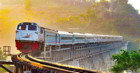 Gambar sebuah tabung untuk mesin uap. Lukisan Kereta Api Indonesia | Cikimm.com