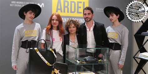 Arde Madrid la colección inflamable que homenajea la serie de Paco León