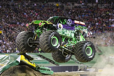 Find the perfect monster truck stock photos and editorial news pictures from getty images. Grave Digger | Monster Trucks Wiki | FANDOM powered by Wikia