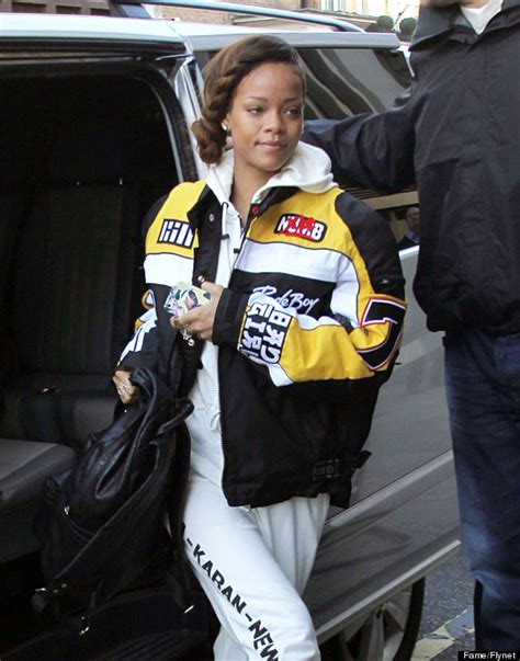 Rihanna Without Makeup Singer Goes Bare Faced In London Photo Huffpost