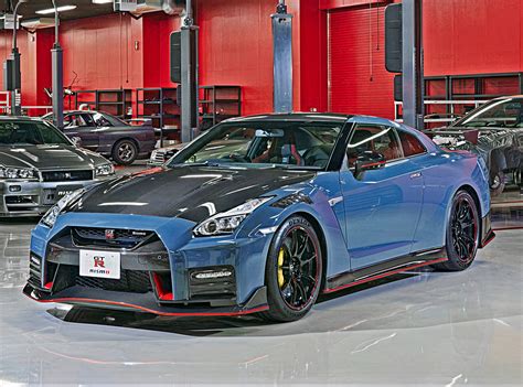 Nissan Gt R Nismo Debuts Offered In Exclusive Stealth Gray Paint Techeblog