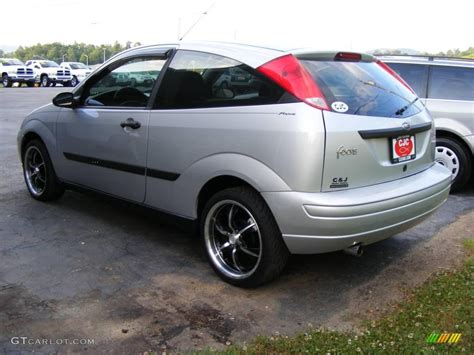 A stock focus is just a basic compact that needs a good set of parts to get it started. 2001 CD Silver Metallic Ford Focus ZX3 Coupe #13367898 ...