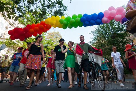 Minden, amit gulyás márton témában tudni érdemes. Szombat délután kezdődik Budapesten a Pride meleg felvonulás
