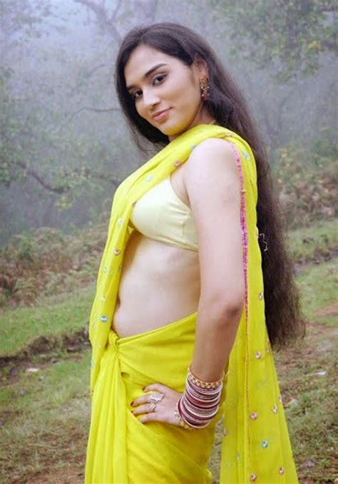 Sweet Tamil Pengal Saree Stills Cute Girls