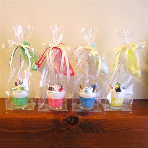 Potrai trovare i bicchieri e i piatti decorati , scopri anche le nostre box costiera e le nostre box sicilia. Pin su Bomboniere by Gemini Jewels