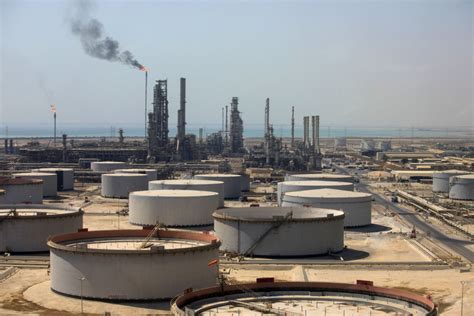 رويترز السعودية قد تخفض أسعار شحنات النفط المتجهة لآسيا في أكتوبر صحيفة الوئام الالكترونية