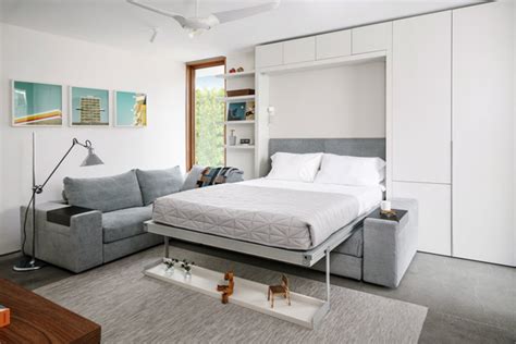 C4ngkul i5tri b0ss dib4wah meja rekap film secret in bed with my boss 2020. functional-hidden-bed-in-the-living-room - HomeMydesign