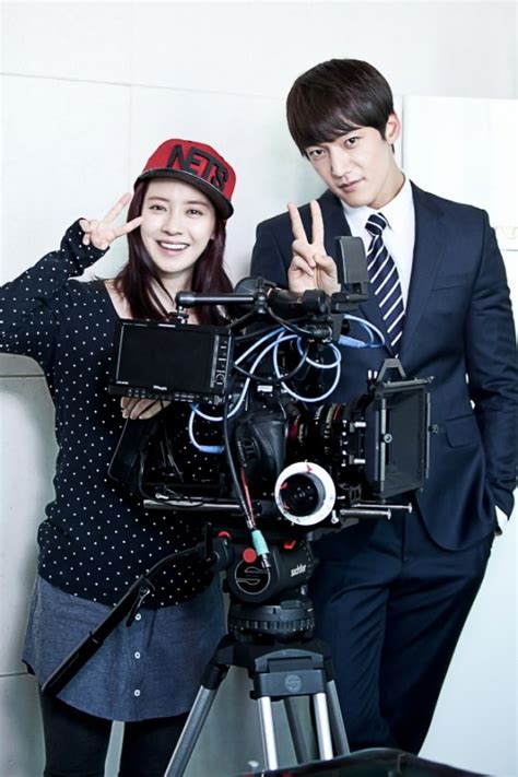 Emergency Couple Song Ji Hyo And Choi Jin Hyuk Hancinema The Korean Movie And Drama Database