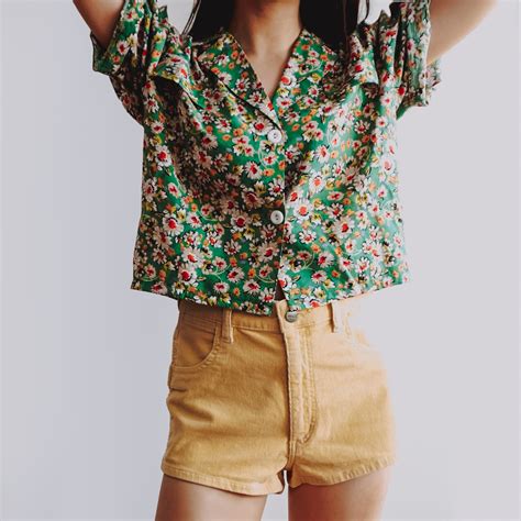 Verdusa women's button up long sleeve rib knit crop top tee shirt. Vintage Daisy Cropped Button Up Shirt (3 Colors ...