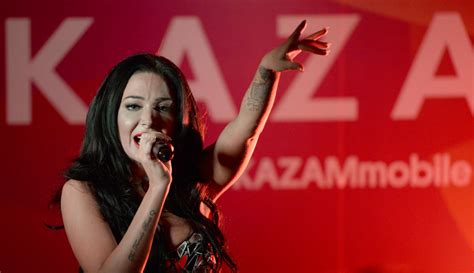 N Dubz S Tulisa Contostavlos Smacked In The Face By Phone While On Stage [video]