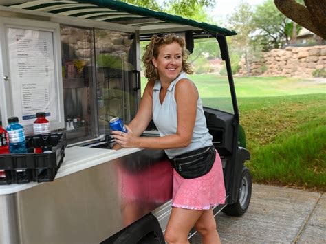 Im A Beverage Cart Driver On A Golf Course In Las Vegas Earning Tips Business Insider