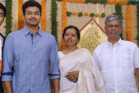 Vijay shankar has been ruled out of the remainder of the 2019 world cup with a fractured toe. ACTOR VIJAY AT MARRIAGE FUNCTION WITH HIS FAMILY IMAGES ...
