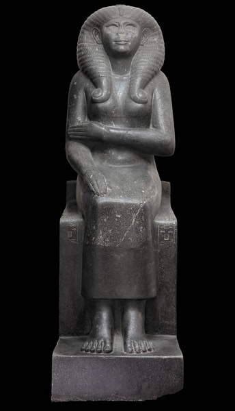 seated statue of queen nofret egypt museum