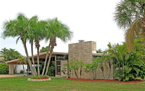 When it comes to midcentury modern ranch homes, we pretty much have one man to thank for them: MID CENTURY MODERN FLOORPLANS - Find house plans