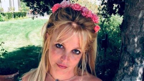 Galerie Britney Spears Zpěvačka Se Znovu Svlékla Na Instagramu Fotka 1 Extra Cz