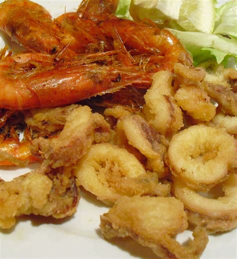 Calamarata con gamberi e calamari. sapori e consistenze: Frittura di gamberi e calamari e per ...