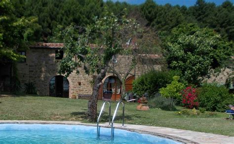 Mitten im grünen der maremma toscana, unterhalb der etruskischen hügel bei vetulonia und buriano, nur 10 km von den sandstränden von marina di das landhaus girasole befindet sich im herzen des toskanischen maremma: Die besten 25+ Ferienhaus toskana Ideen auf Pinterest ...