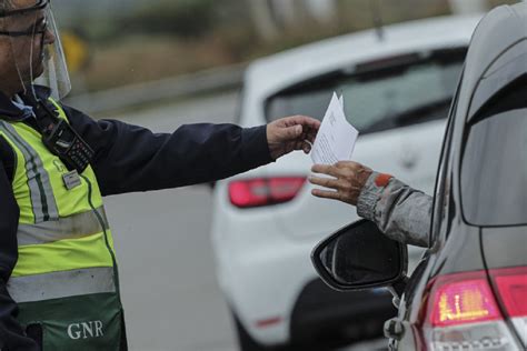 Nos concelhos de risco extremamente elevado e muito elevado estão em vigor as medidas definidas para o período de natal e ano novo. Covid-19: Limitada circulação entre 23:00 e 05:00 para 45 ...