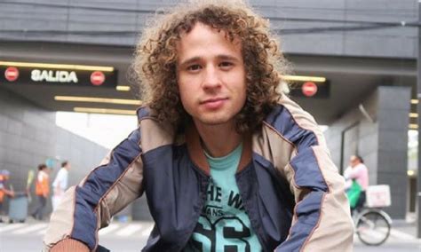 Durante la madrugada de este lunes comenzó a circular un video que revelaría la supuesta infidelidad del youtuber mexicano luisito comunica a su novia conocida en redes sociales como la chule. Luisito Comunica obtiene el botón de diamante de YouTube