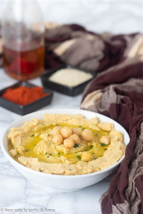 Scopri tutti gli ingredienti e i consigli utili per preparare le migliori ricette di antipasti e snack a base di pesce. Hummus di ceci, crema di ceci con tahine, antipasto con i ...