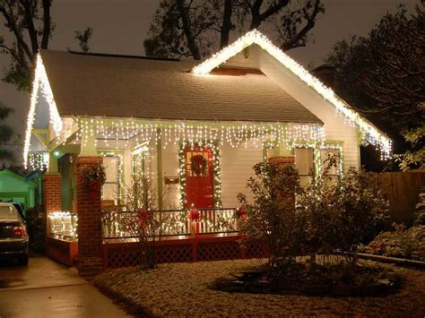 Outdoor lighting can improve curb appeal and create safer walkways for you, your family and your guests at the front of your home. Unique Christmas Lights for Small House Decor | Christmas ...